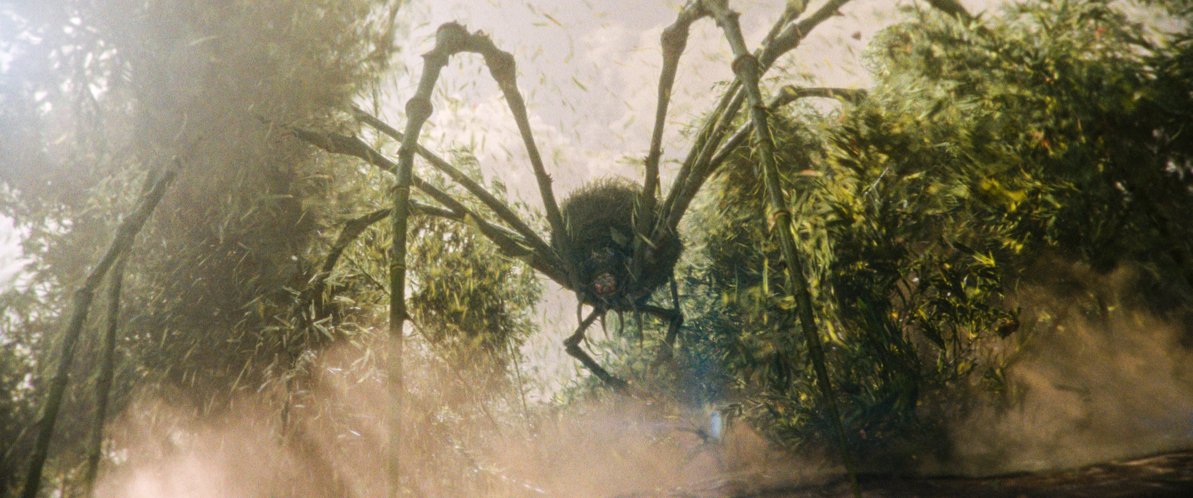 Mother Longlegs săn mồi trong tập mở màn của loạt phim Monarch: Legacy of Monsters