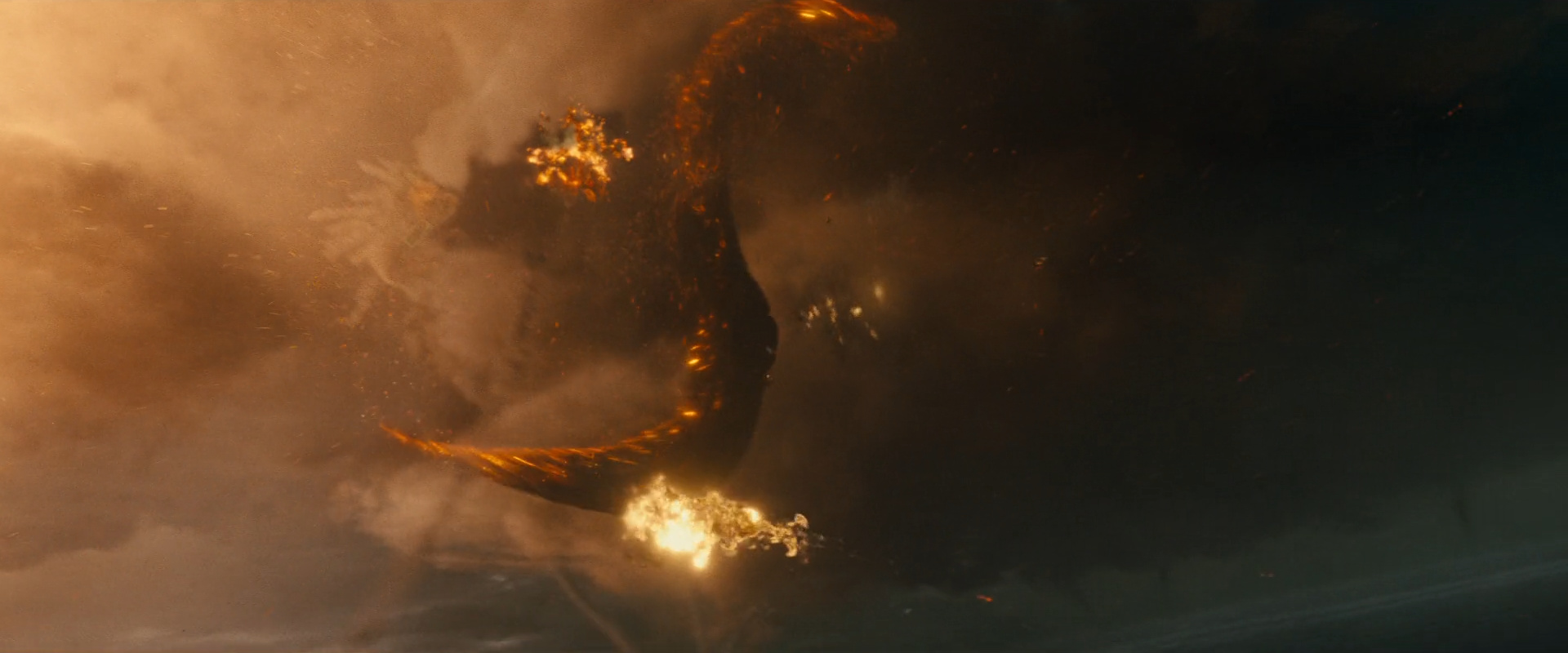 Rodan xoay tròn nhào lộn Barrel Roll trên không trung bẻ gãy và thiêu rụi phi đội tiêm kích Monarch.