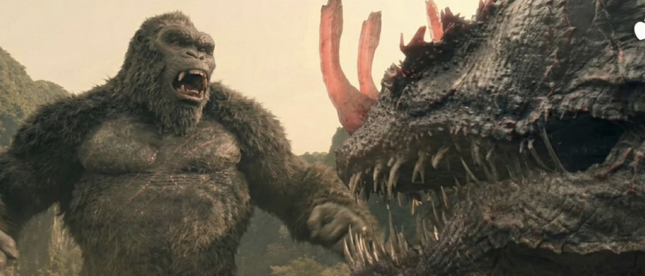 Kong đứng sừng sững đối diện với Titan X trồi lên từ đại dương trong Monarch: Legacy of Monsters Mùa 2.