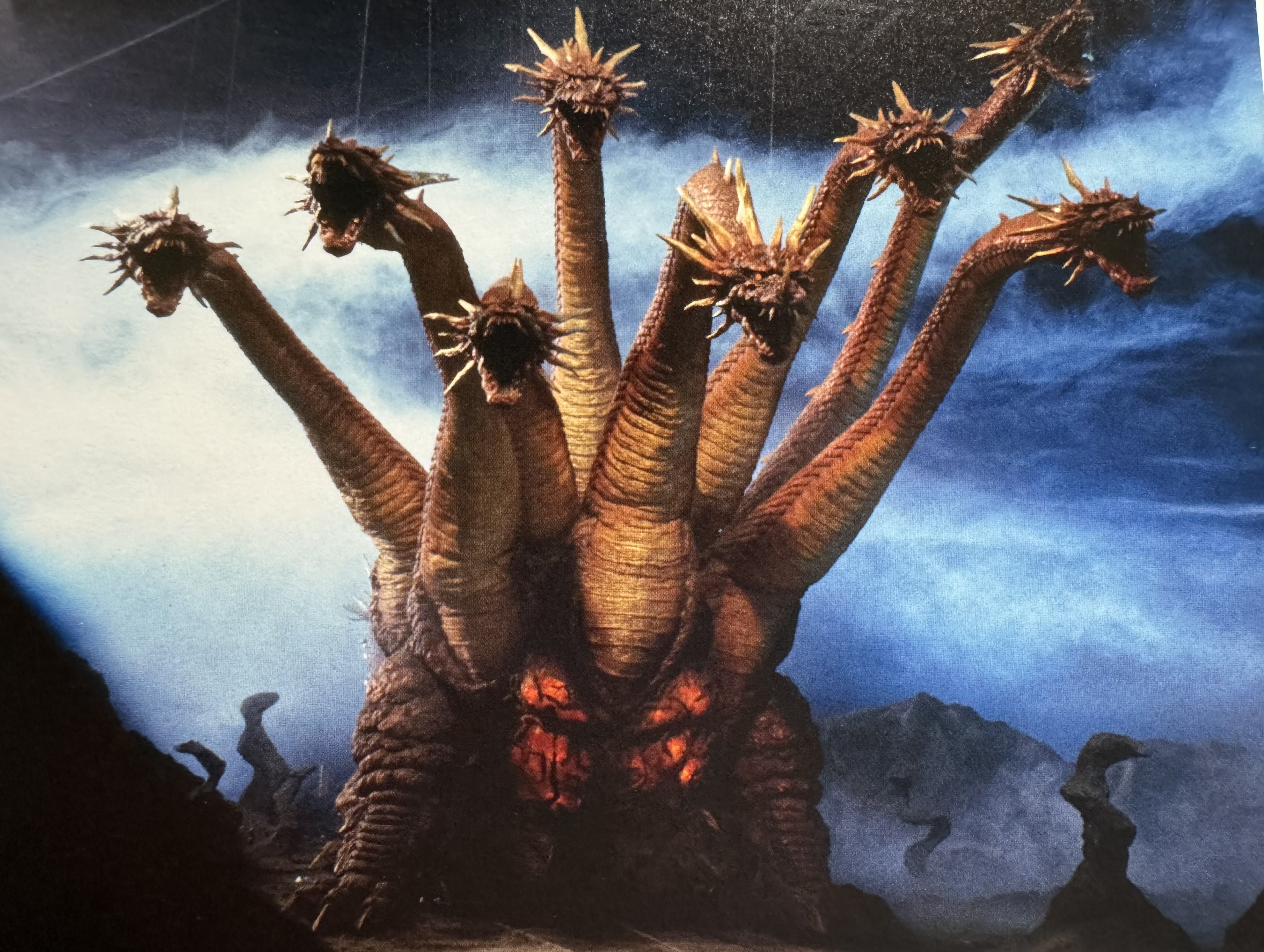 Tác phẩm mỹ thuật đỉnh cao phác họa Titanus Yamata no Orochi trỗi dậy từ Núi Phú Sĩ